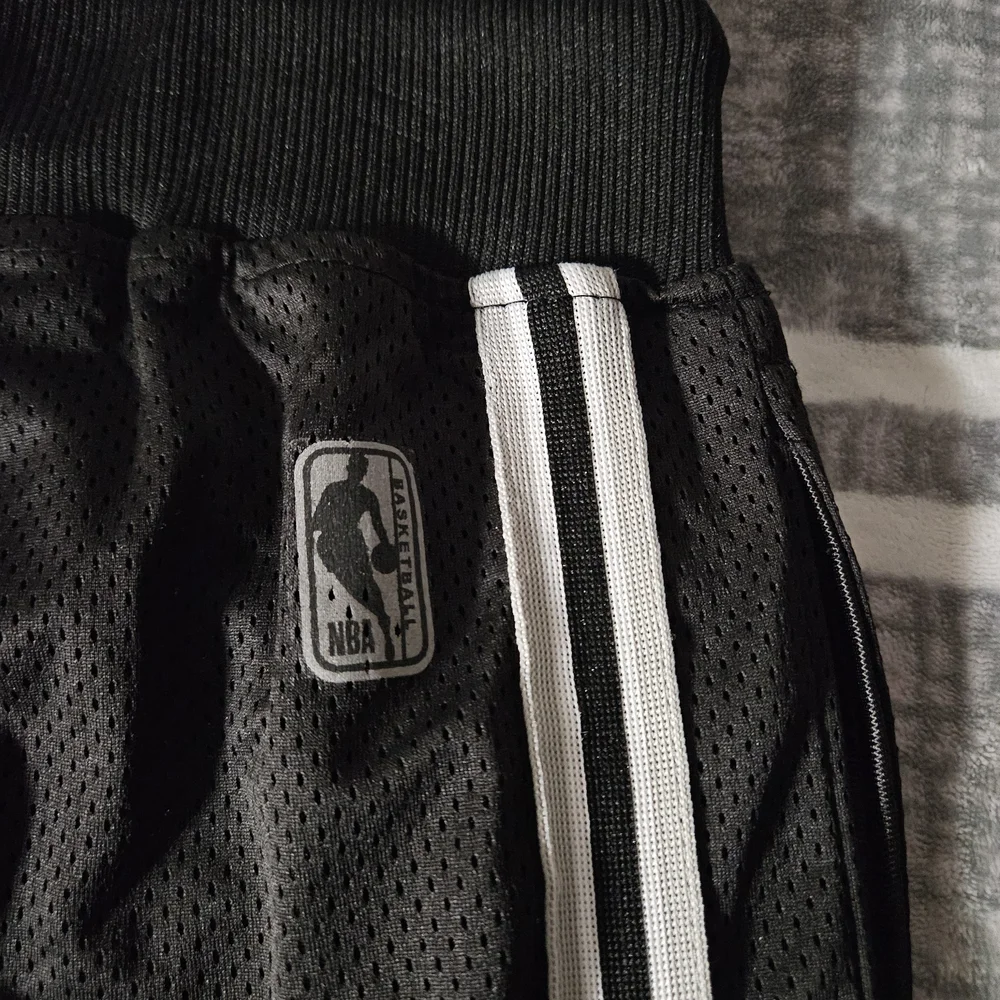NBA Heritage Trainer Shorts Men’s L Black White Stripe – Above the Knee